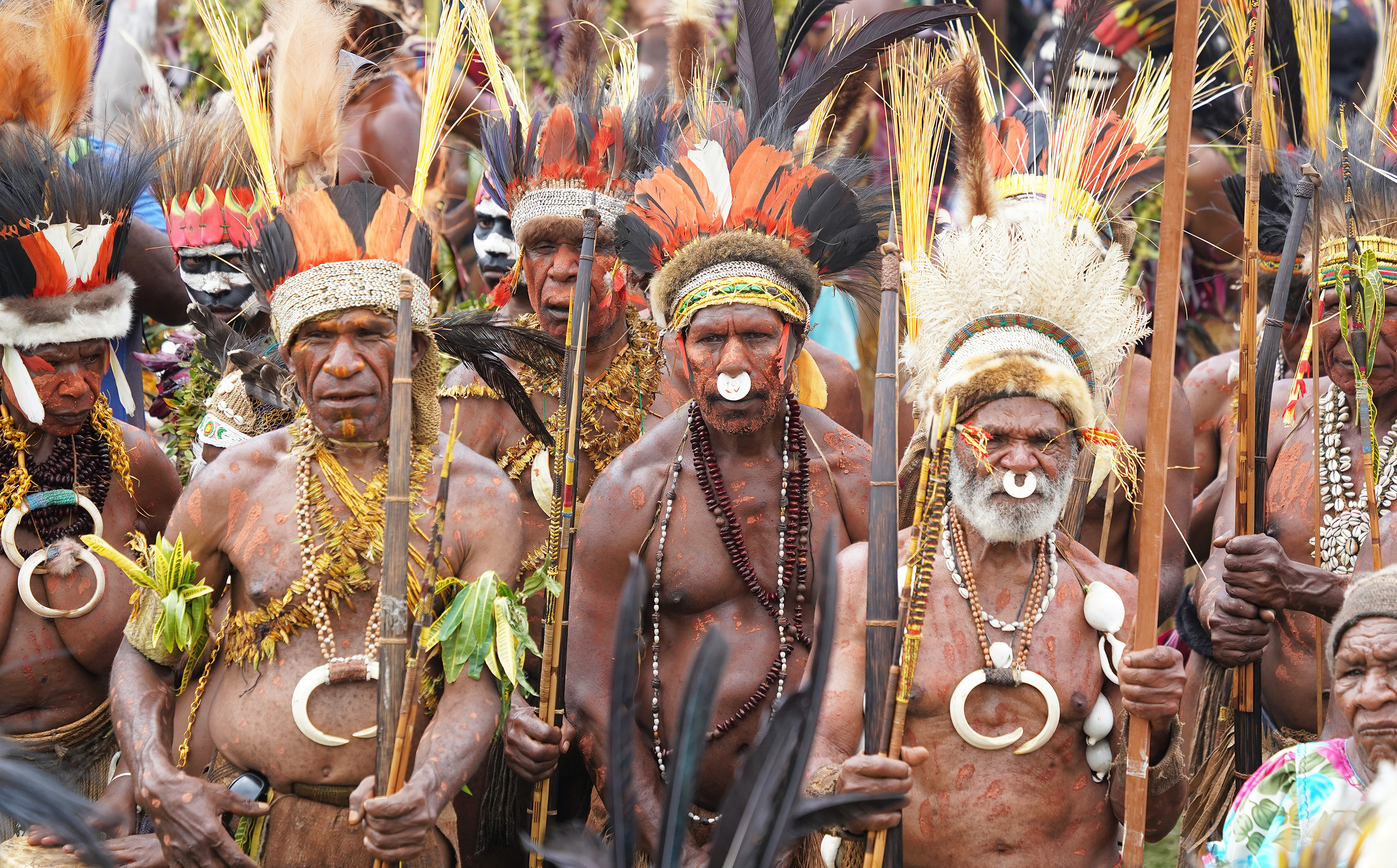 Групповая секс оргия с плененными туристами в диком племени Амазонки