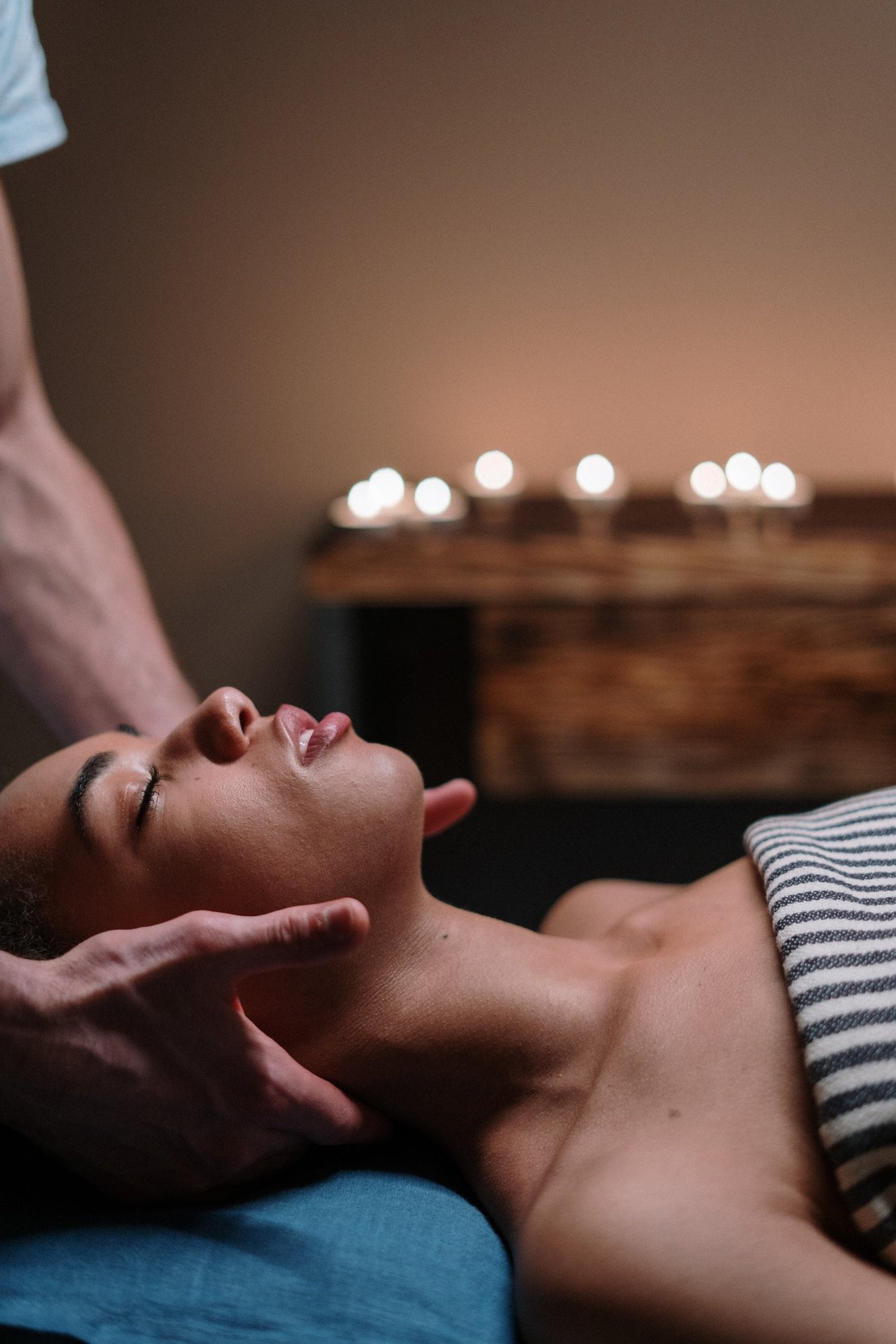 Как сделать первый эротический массаж? 6 техник эротического массажа и предварительных ласк