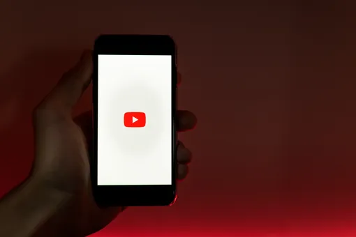 Обложка самого первого ролика на Youtube изменилась. Новую версию нарисовал русский дизайнер