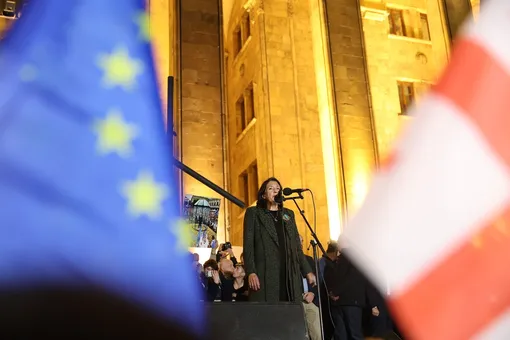 Президент Грузии Саломе Зурабишвили произносит речь на митинге.