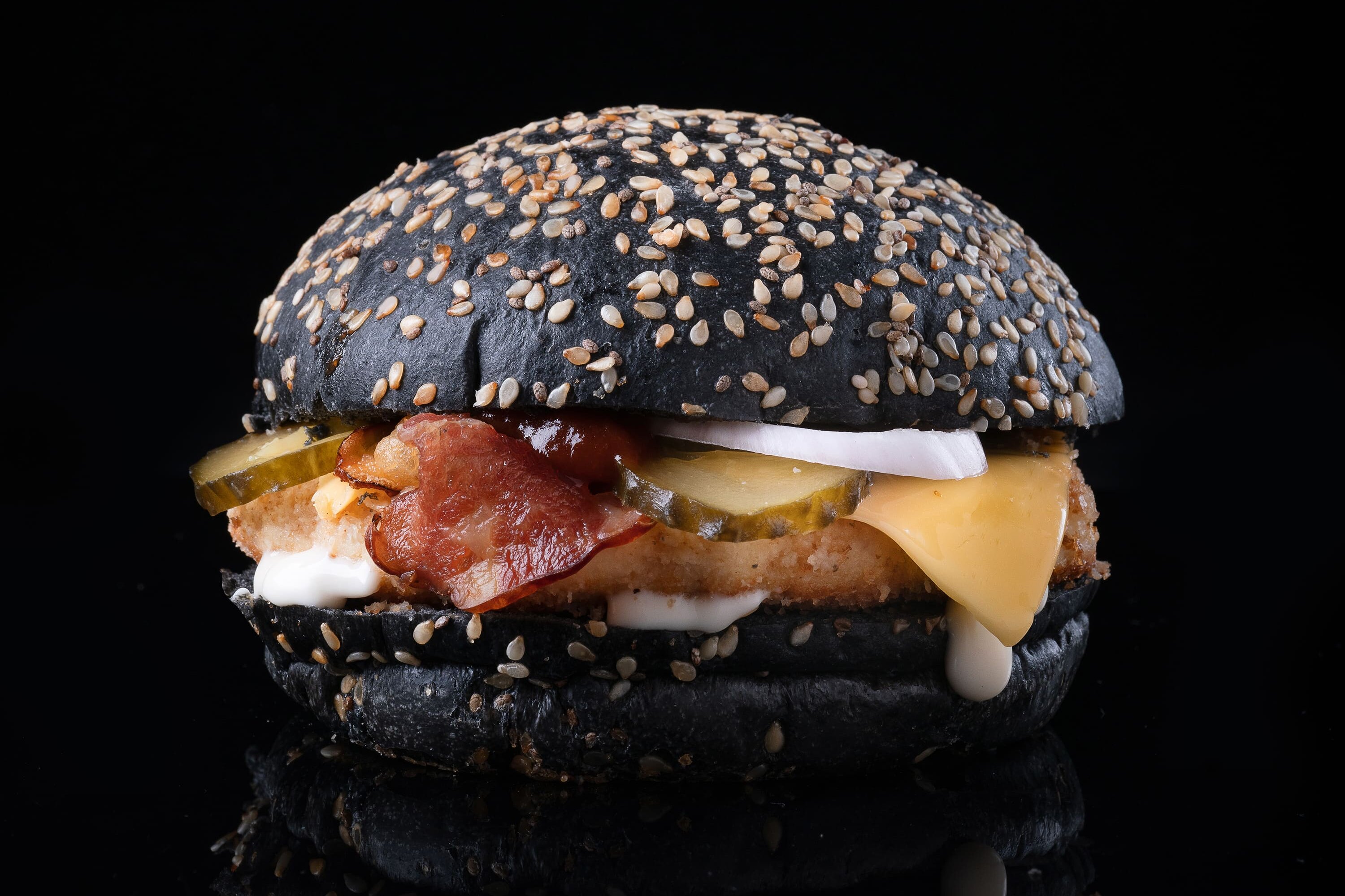Черный бургер с форелью (Black Burger with Trout) - Вкусные заметки