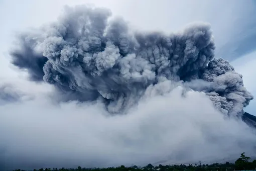 «Будет красивым и долгим»: на Камчатке началось извержение спавшего два года вулкана