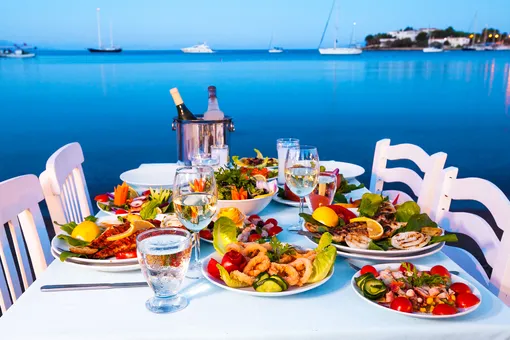 Поужинали по-султански: ресторан в Анталье выставил туристам счет на 142 тысячи рублей