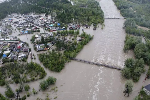 Машины ушли под воду: на Чукотке после мощных ливней начался паводок