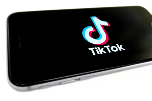 В TikTok рекламируют легальные стероиды, которые помогут накачаться. Врачи предупреждают, что они смертельно опасны