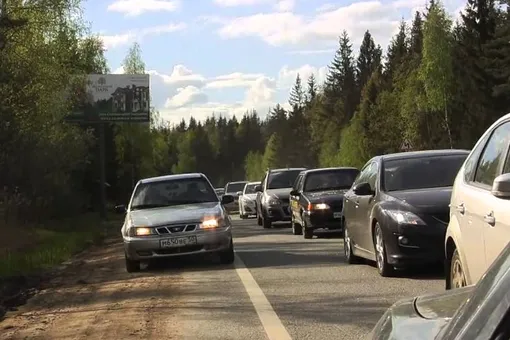 Попал в аварию с «обочечником»: кого накажут? Проверьте свои знания ПДД (и судебной практики)