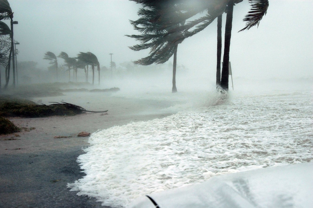 Кто и как начал давать имена ураганам?