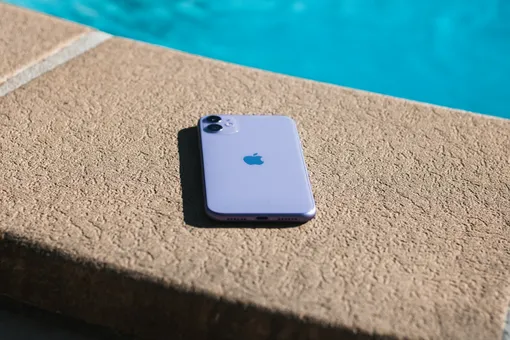 iphone pool summer