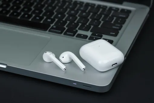 В наушниках Apple обнаружили критическую уязвимость: как защитить свои AirPods