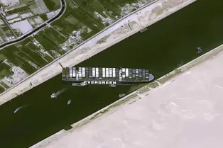 Мемы о Суэцком канале: как в море образовалась пробка