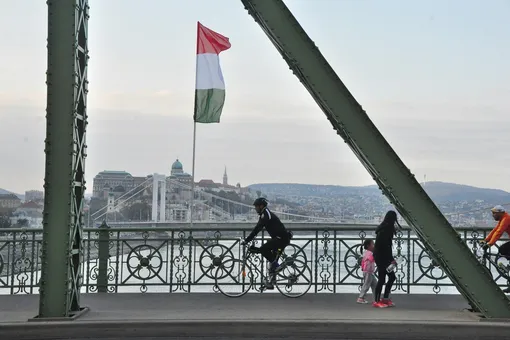 Попасть в Европу теперь легче: Венгрия упростила правила посещения страны для граждан России и Белоруссии