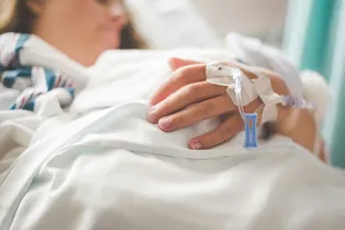 «Вы беременны и у вас рак»: женщина списывала все на простуду и столкнулась со страшными последствиями
