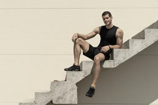 Как тренироваться на лестнице: 10 жиросжигающих упражнений на ступенях