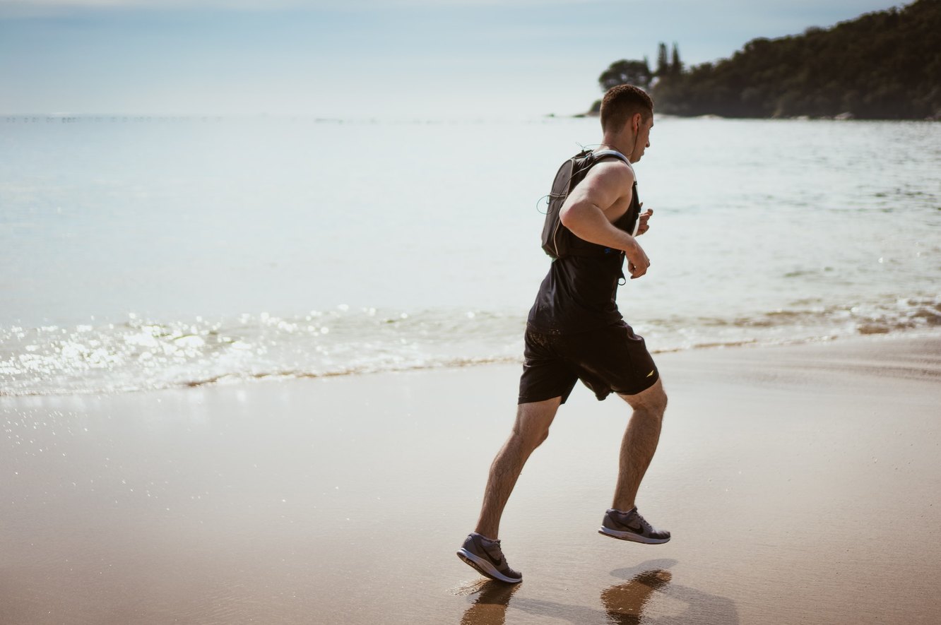 Как похудеть на беговой дорожке: программа тренировок, как правильно бегать