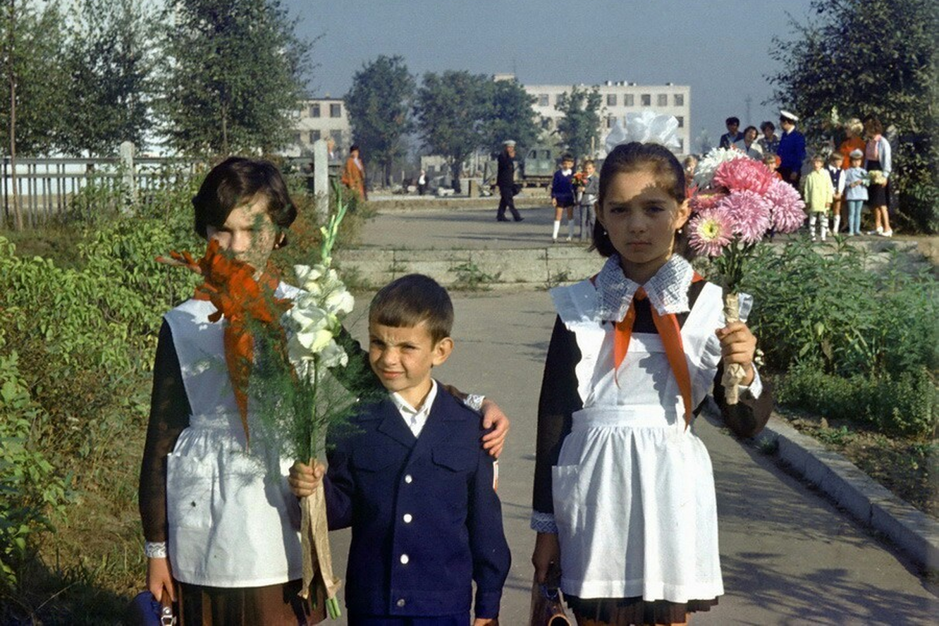 Советские школьники цветное фото