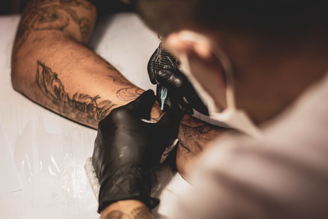 220 Вольт предлагает сделать татуировки за деньги