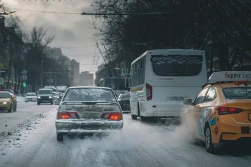 Дешевле в Сочи, чем домой: цены на такси взлетели из-за снегопада в Москве