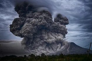 На Камчатке проснулся вулкан Безымянный: ученые готовятся к мощнейшему извержению
