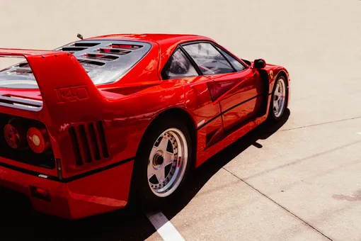 Последний флагман Энцо: уникальный суперкар Ferrari F40 выставили на торги