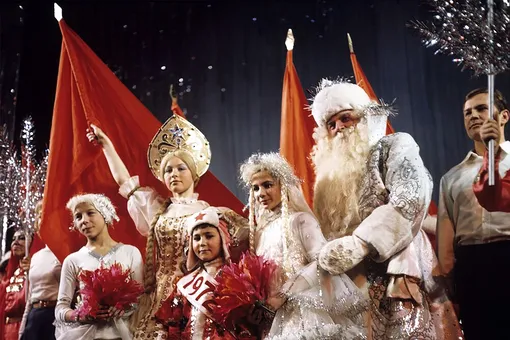 Девочки-снежинки и мальчики-зайчики: почему в СССР именно так наряжали детей на новогодние утренники?