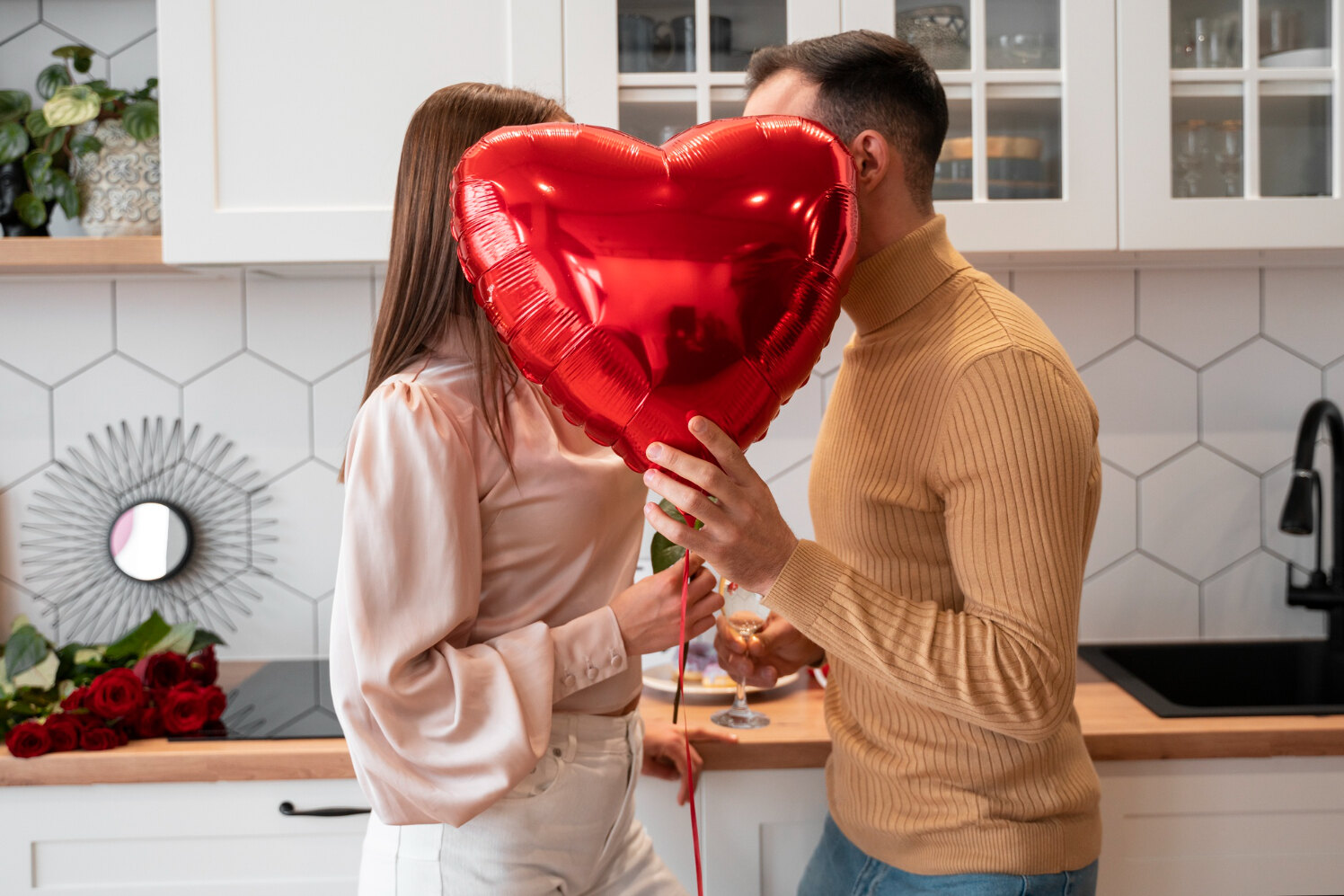 Как украсить квартиру на 14 февраля? Идеи декора на день Валентина (55 фото) - DecorWind