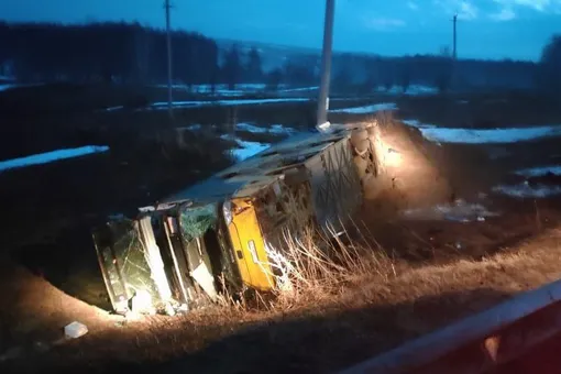 Погибшие и десятки пострадавших: автобус на полном ходу вылетел в кювет в Самарской области