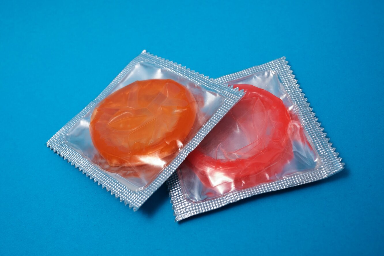 Где можно взять бесплатные презервативы