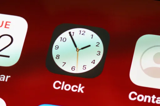 Почему iPhone выключается по ночам? Пользователи заметили новый «баг» iOS 17, из-за которого они опаздывают на работу