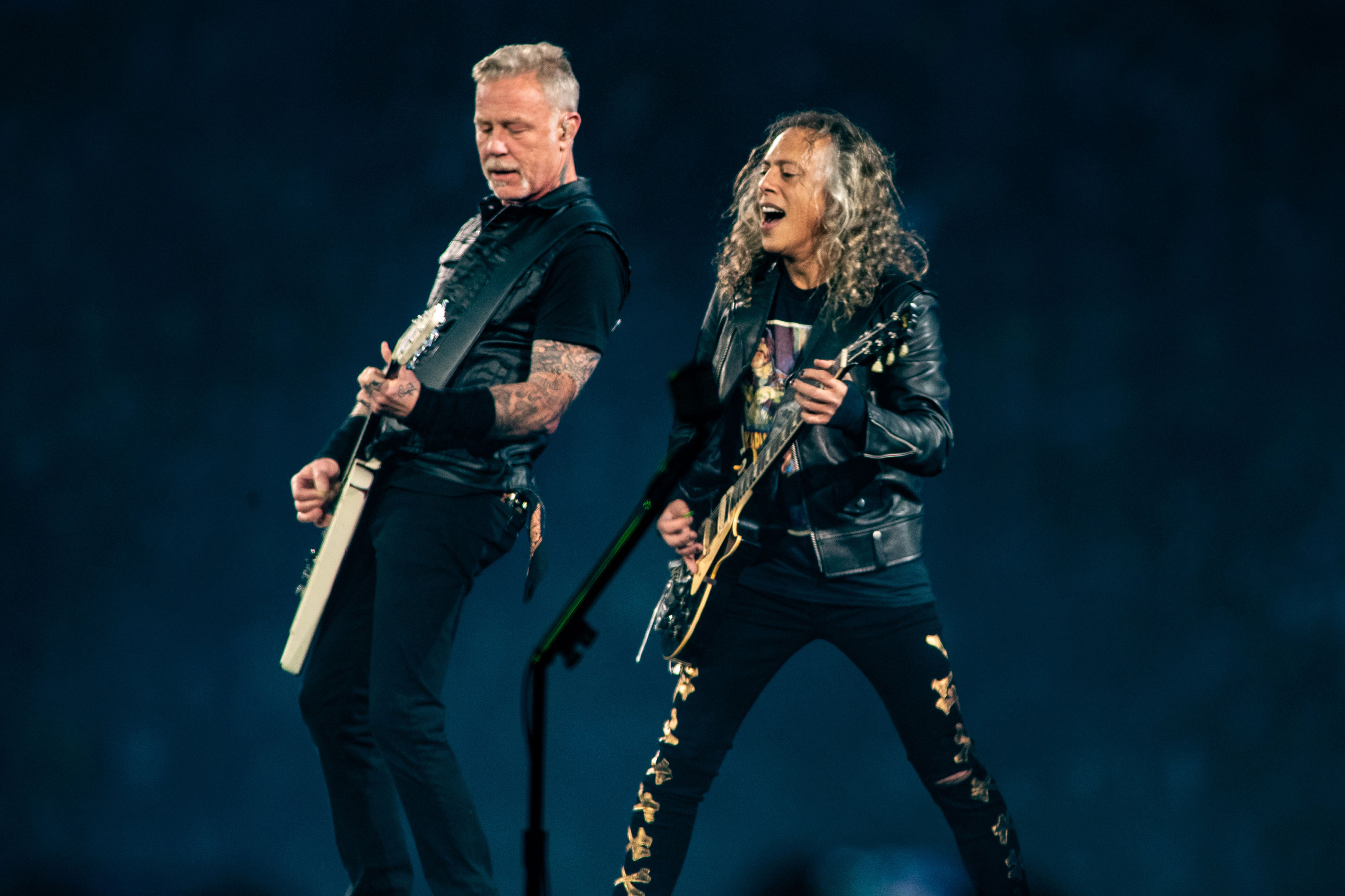 Мэр города вступил на новую должность под песню Metallica: видео