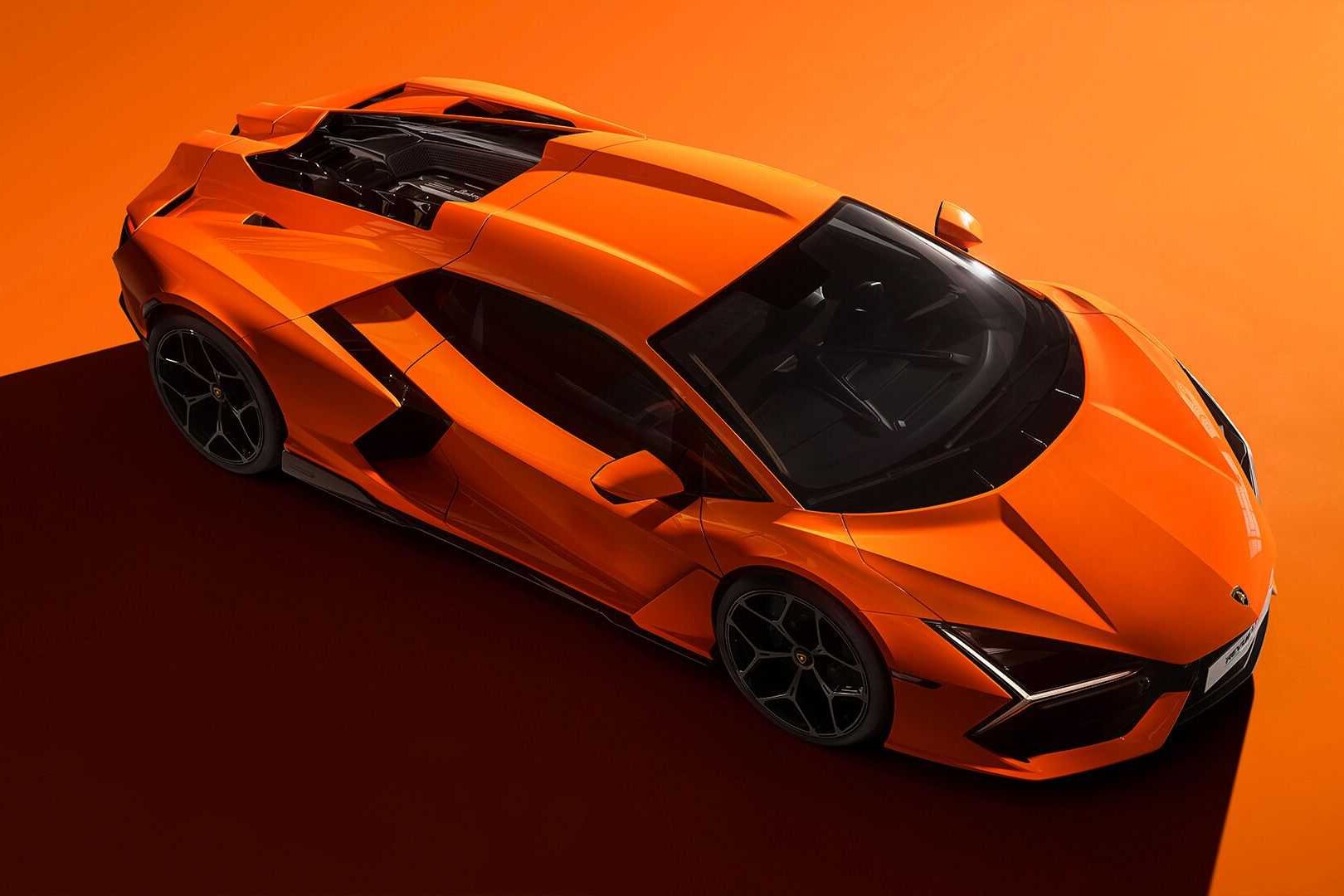 Lamborghini Revuelto – новый гибридный суперкар из Италии мощностью более  1000 лошадиных сил