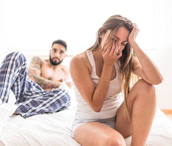 Молодая неопытная жена занимается сексом со своим мужем