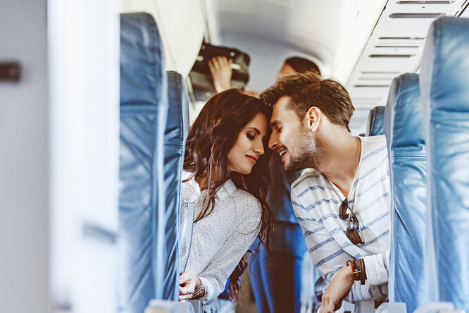 Секс в самолете - Топ порно в самолете и секс с стюардессами