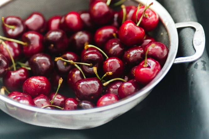 Полезная вишня и как заморозить ягоду, чтобы сохранить ее свойства | Sadvokrug | Дзен