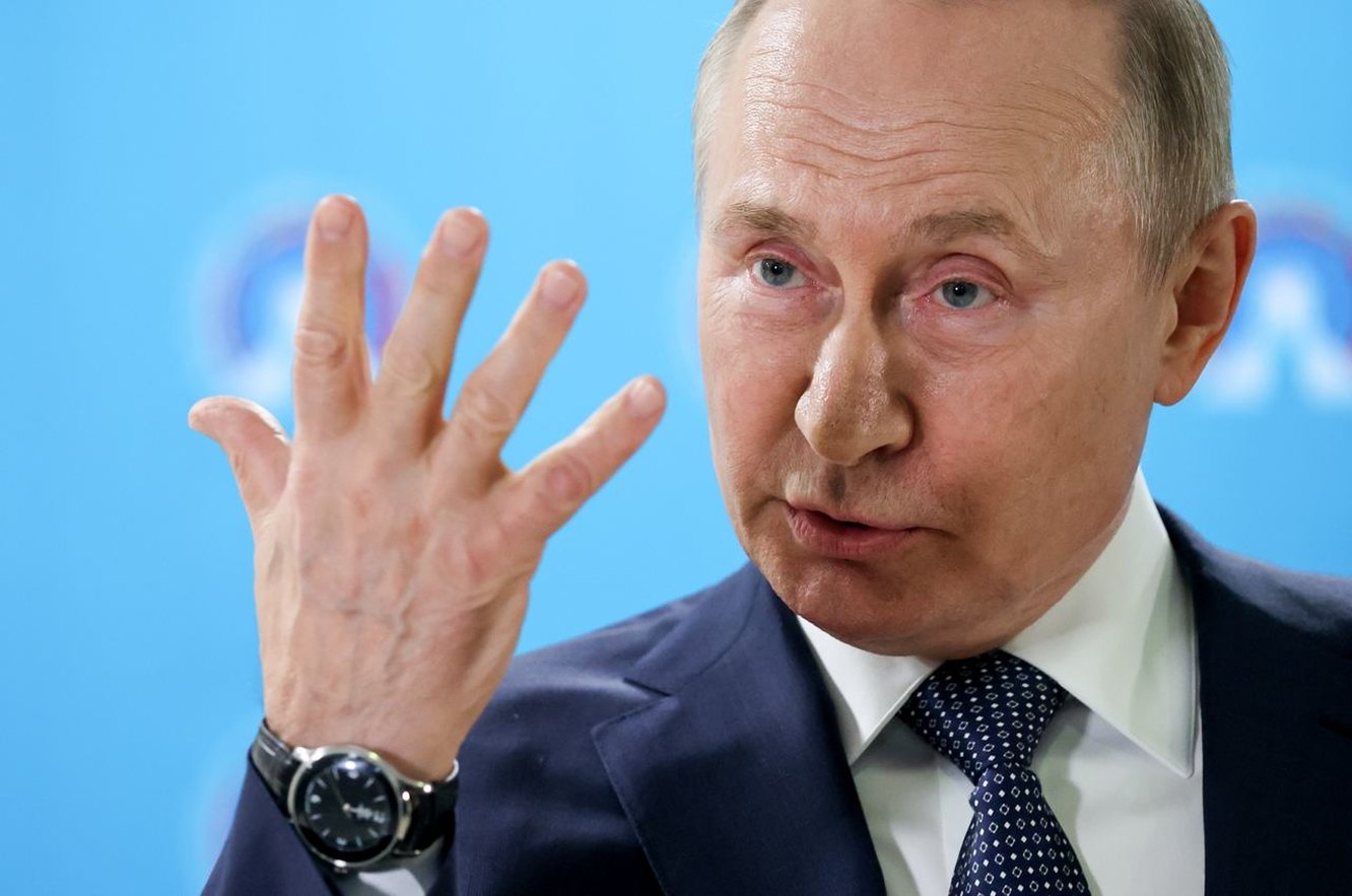Часы у Путина на руке