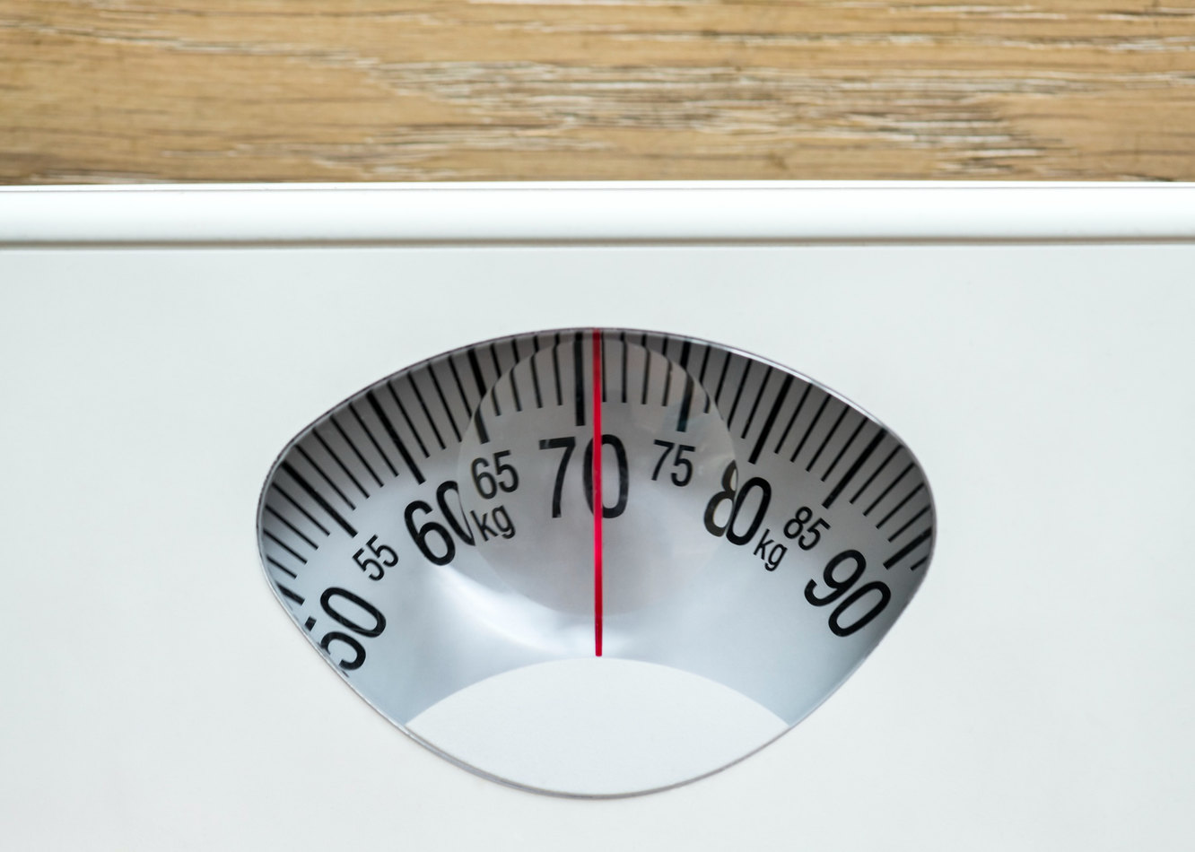 Почему вес меняется в течение дня: самые распространенные причины