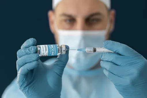 «Спутник V» против FLiRT: в России оценили необходимость обновлять вакцину от коронавируса